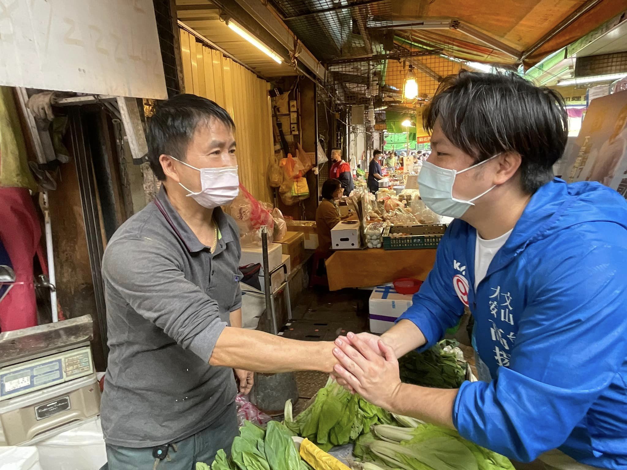 ▲高揚凱一天要握1000雙手。（圖／翻攝自Facebook／高揚凱）