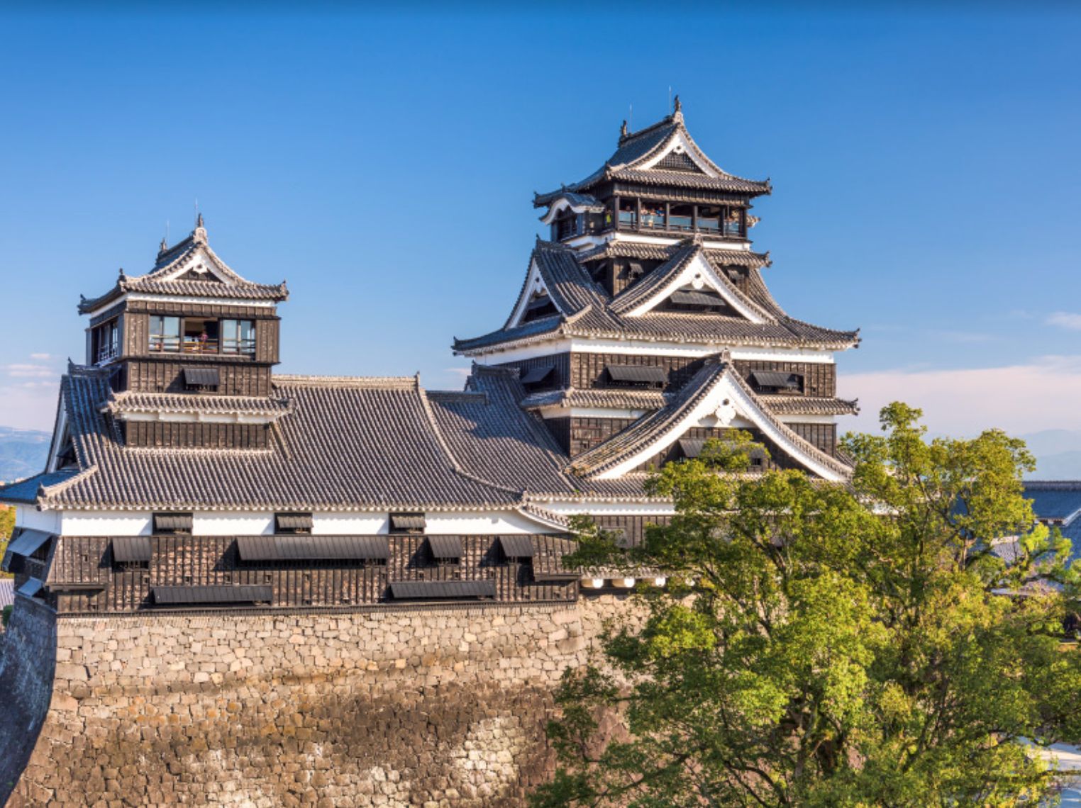 ▲易遊網將於11月1日至8日推出「耍廢旅遊節」,合掌村,佛手天空步道,九州,落羽松,「無所事事小海豹」聯名週邊。（圖／易遊網提供）