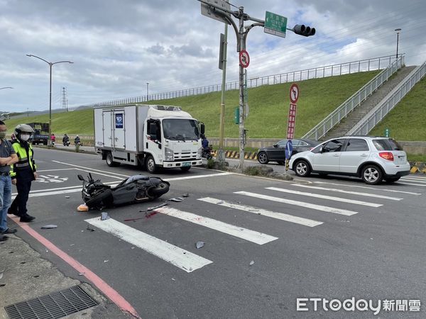 ▲▼   蘆洲車禍。（圖／新北三重往蘆洲之間河堤群友@織田裕二提供）