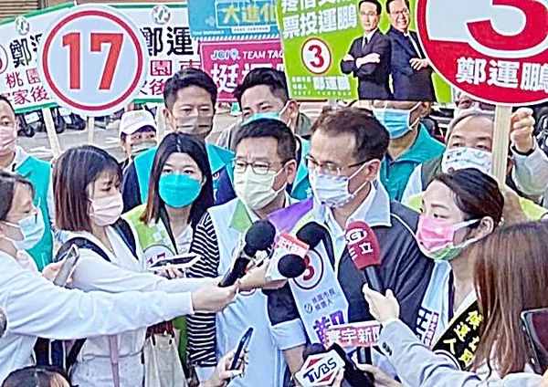 ▲針對張善政昨（26）批評民進黨全黨挺一人，民進黨桃園市長候選人鄭運鵬今（27）日指出，張先生老是用輕蔑眼光看別人，已失去原有的尊重與高度。（圖／鄭運鵬競辦提供）