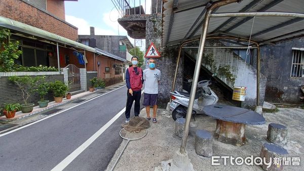 ▲狗狗突然病懨懨「鼻腔冒出2條恐怖蟲」蠕動　原來愛在這喝水出事。（圖／新北市政府動物保護防疫處提供）