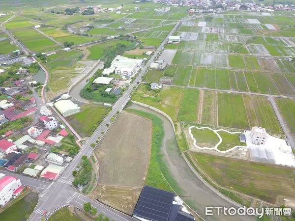 ▲台南市長黃偉哲自上任後，積極關心後壁地區並致力推動治水防洪建設，並加速推動下茄苳、菁寮排水整體系統性改善，減輕周邊洪患影響，讓後壁區的民眾可以安居樂業。（圖／記者林悅翻攝，下同）