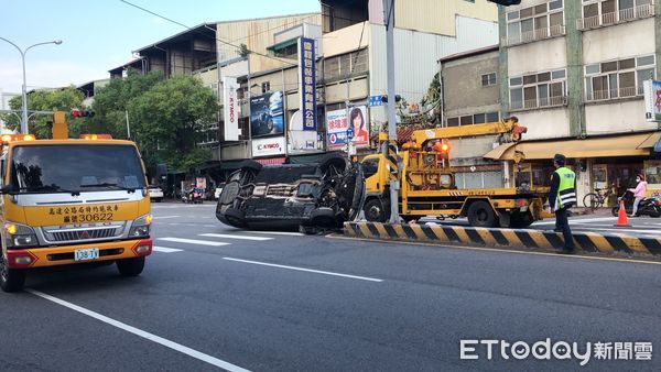 ▲▼ 台中潭子自撞車禍。（圖／記者許權毅攝）