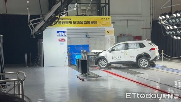 ▲▼交通部首推新車安全評等，TOYOTA  COROLLA  CROSS銷售王今首撞測試並公開過程。（圖／記者李姿慧攝）