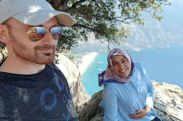 ▲▼40歲土耳其男子哈坎（Hakan Aysal）以自拍為藉口，將32歲孕妻賽姆菈（Semra Aysal）引誘到風景區懸崖，再趁四下無人將她推落崖下殺害。（圖／翻攝自推特）