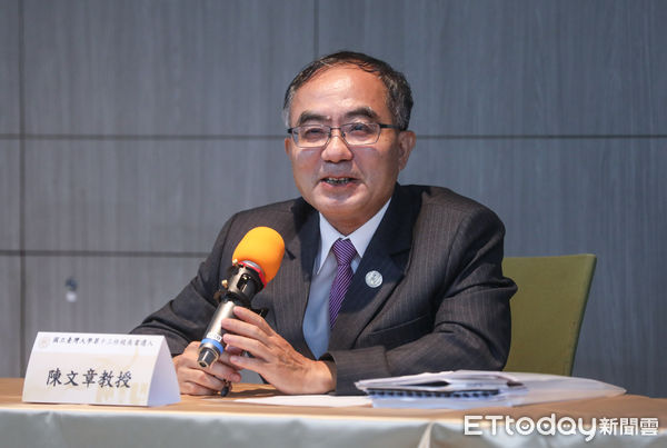 ▲台大校長當選人陳文章於記者會說明治校理念。（圖／記者林敬旻攝）