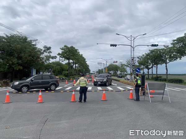 ▲枋寮警方疏導交通             。（圖／記者陳崑福翻攝，下同）