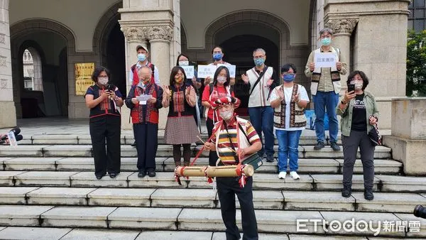 ▲▼司法院大法官憲法法庭28日判決《原住民身分法》相關規定違憲，西拉雅族人慶賀爭取正名取得重要勝仗。（圖／記者黃哲民攝）