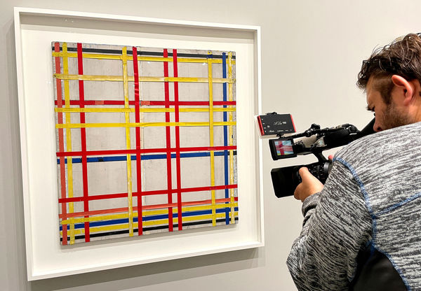 ▲▼ 荷蘭抽象畫先驅蒙德里安（Piet Mondrian）的作品「紐約市一」（New York City I）本周才被發現，過去75年都被「上下顛倒」掛反了。（圖／路透）