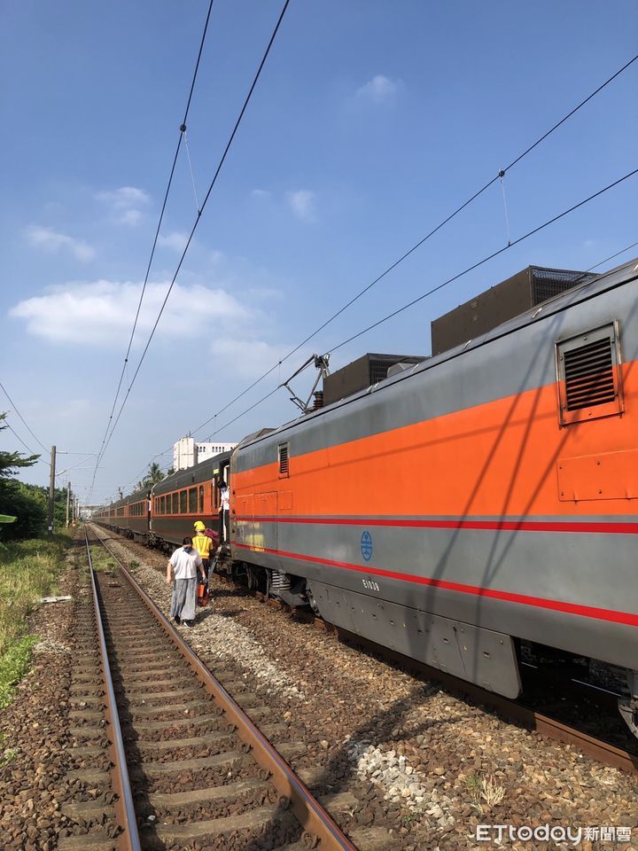 ▲▼台鐵電車線斷落，EMU3000型試運轉新車集電弓也撞飛。（圖／記者李姿慧翻攝）