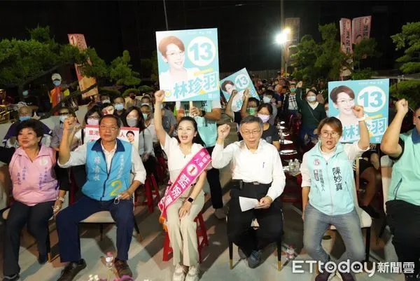 ▲柯文哲為屏東縣里港鄉長候選人藍婉倩加油            。（圖／民眾黨屏東縣黨部提供，下同）