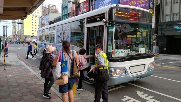 ▲▼高雄車站新動線通車首日狀況曝！商圈期待「人潮帶來商潮」。（圖／高雄市交通局提供）