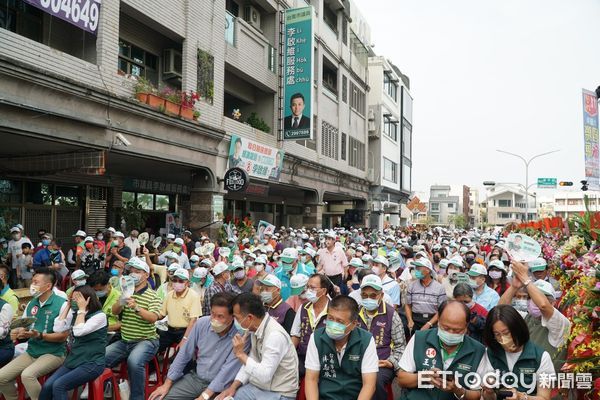 ▲台南市安平、南區市議員李啟維，在靠近運河的育平路成立競選總部，別具特色的船隊從運河進入會場時，李啟維議員表示，將推動使台南成為海洋觀光大城。（圖／記者林悅翻攝，下同）