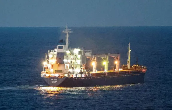 ▲▼載有烏克蘭穀物的貨船行駛在黑海上。（圖／路透）