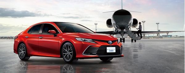 ▲9月才剛上架的新年式TOYOTA Camry，官網無預警宣布旗艦頂規暫停供應。（圖／翻攝自TOYOTA，以下同）