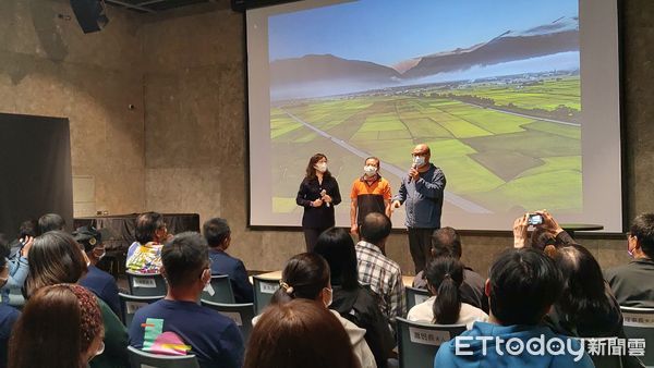 ▲▼蕭菊貞與團隊拍攝《稻浪上的夢想家》紀錄片，揭開池上如何改變⾃⼰的命運，開創出獨⼀無⼆的精彩。（圖／《稻浪上的夢想家》製作團隊提供）