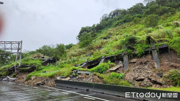 ▲▼       國1汐止交流道走山      。（圖／記者張君豪翻攝）