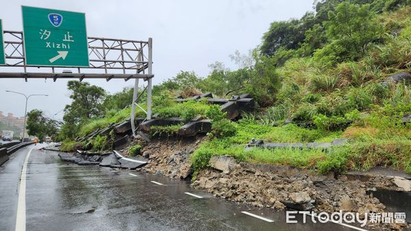 ▲▼       國1汐止交流道走山      。（圖／記者張君豪翻攝）