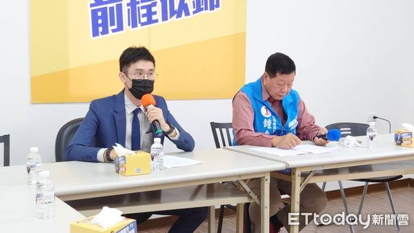 ▲▼  苗栗縣長候選人鍾東錦競選團隊召開「端正選風杜絕潑髒水 再告曾玟學意圖使人不當選」記者會    。（圖／鍾東錦競選團隊提供）