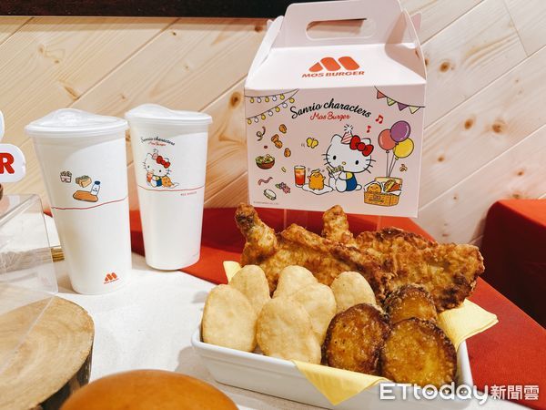 ▲▼摩斯漢堡推出「MOS美味派對」活動，與三鷗聯名合作，11月4日起推出「Hello Kitty、蛋黃哥」系列商品和餐點。（圖／記者林育綾攝）