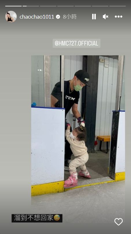 ▲▼許孟哲2歲女兒穿冰刀鞋走路不用人扶。（圖／翻攝自Instagram／chaochao1011）