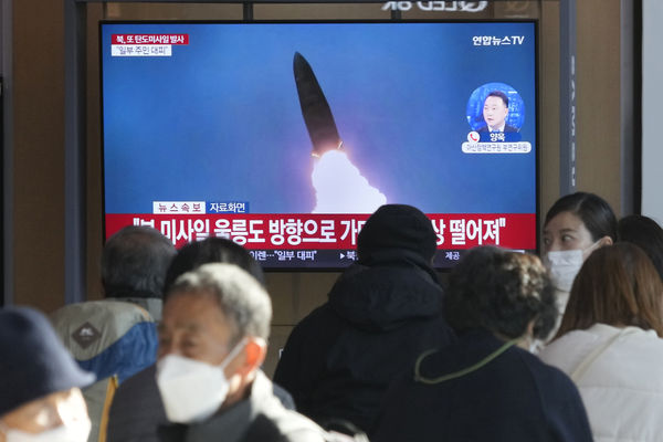 ▲▼ 南韓軍方2日最新說法指出，北韓發射10枚以上各種類型飛彈。（圖／達志影像／美聯社）