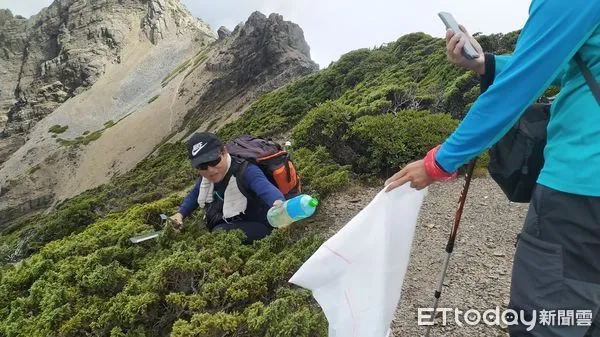 ▲玉管處保育志工淨山勤務於10月初清出高達60公斤的廢棄物。（圖／翻攝「玉山國家公園」臉書粉專，下同）