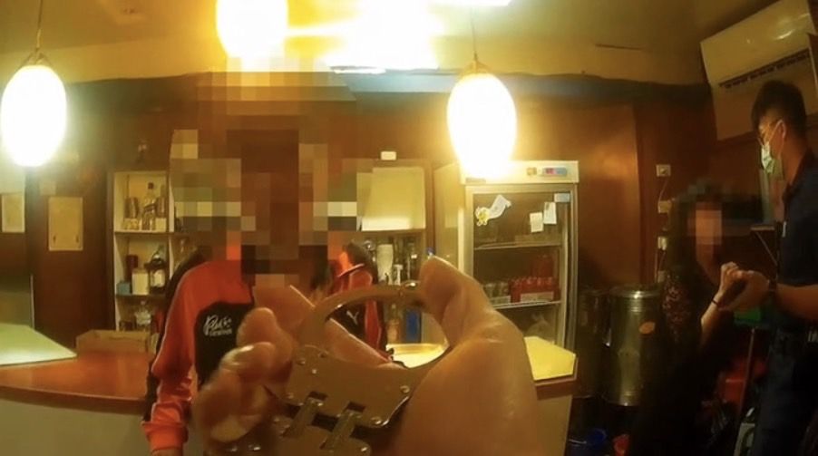 ▲▼醉男小吃店當霸王死不付錢　警一查全台犯案揹3案通緝犯。（圖／讀者提供）