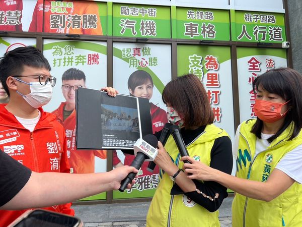 ▲▼綠營女將李雅慧、高雄市議員候選人黃雍秀封柯志恩「漲價女王」，不只漲學費！當年還漲宿舍費24%。（圖／記者賴文萱翻攝）