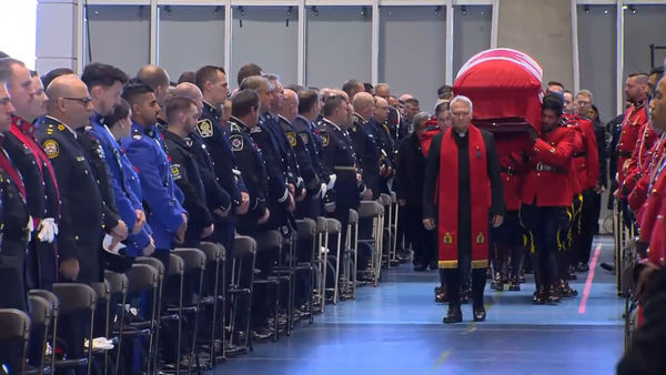 ▲▼加拿大台裔女警楊子信葬禮。（圖／翻攝自YouTube／rcmptv）
