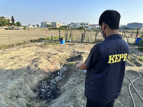 ▲▼高雄「怪霧籠罩」飄異味害狂咳，環保局無人機升空緝兇。（圖／記者賴文萱翻攝）