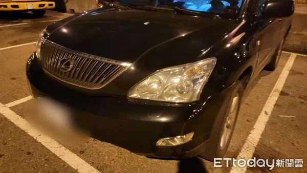 ▲▼藝人陳仙梅開凌志進口車國1遭追撞，事後臉書發文報平安             。（圖／記者陳以昇翻攝）