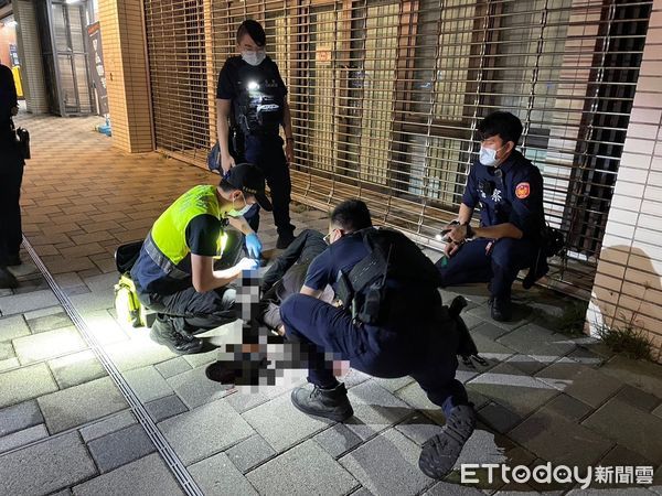 ▲▼新北市新店中山路社會住宅大樓前爆發鬥毆。（圖／記者陳雕文翻攝）