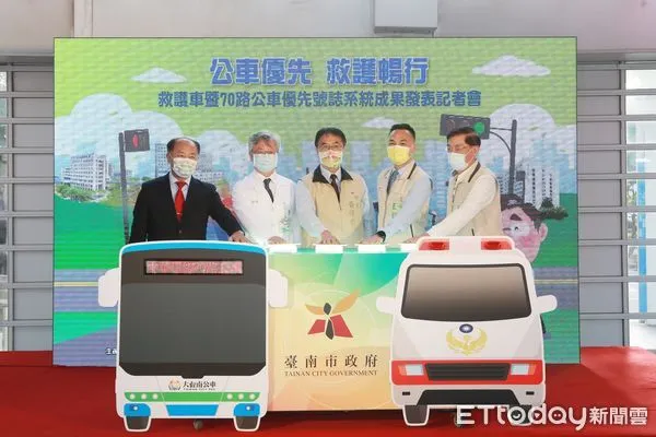 ▲台南市交通局導入智慧交通科技，加快紓解車流，2023年將再針對大台南多條易壅塞幹道，建置42組智慧號誌，預計能讓用路人節省10％行旅時間，行車更暢快。（圖／記者林悅翻攝，下同）