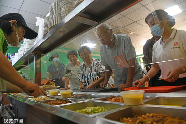 ▲▼安徽淮南：社區開設老年食堂方便老人就餐。（圖／CFP）