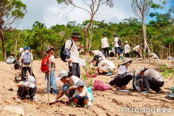 ▲「森麟人」植樹活動4日在屏東車城保力實驗林場進行            。（圖／清景麟教育基金會提供，下同）