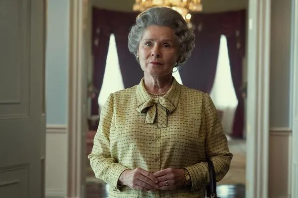 伊梅達史雲頓從《王冠》第5季起，接棒演出英國女王伊莉莎白二世。（Netflix提供）