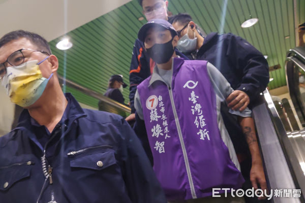 ▲台北市長辯論會，候選人蘇煥智團隊引發騷亂遭帶走。（圖／記者林敬旻攝）