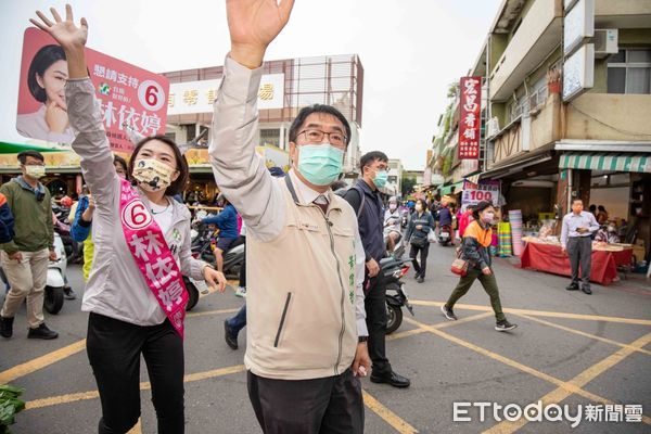 ▲在尋求七連霸的邱莉莉競選總部成立現場，黃偉哲表示，未來在議會要推動市政順利、監督市政，最好的黃金陣容，就是邱莉莉帶頭。（圖／記者林悅翻攝，下同）