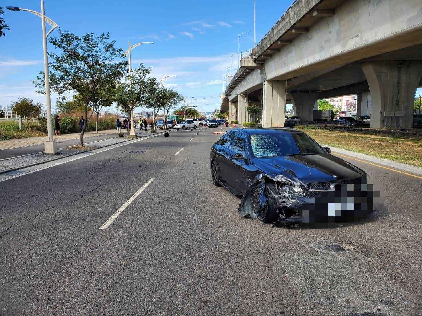 快訊／台中死亡車禍！騎士遭賓士攔腰撞　彈飛50公尺當場喪命 | ETtoday社會新聞 | ETtodayAMP