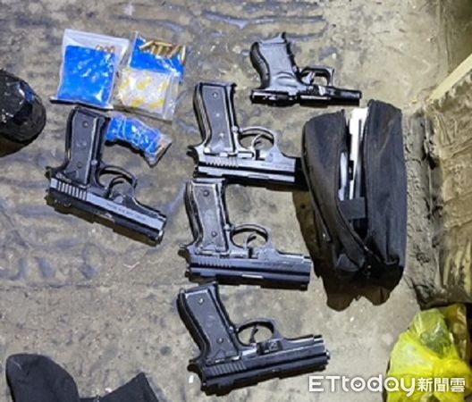 ▲當場查獲4支改手槍。（圖／桃園警分局提供）