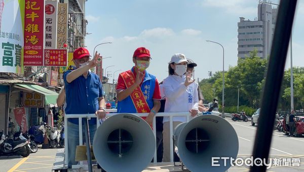 ▲李四川今日陪同柯志恩車隊掃街。（圖／記者許宥孺翻攝）