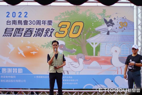 ▲台南鳥會6日在四草野生動物保護區的台江鳥類生態館周邊舉辦慶祝活動，吸引眾多民眾親子參加。（圖／記者林悅翻攝，下同）