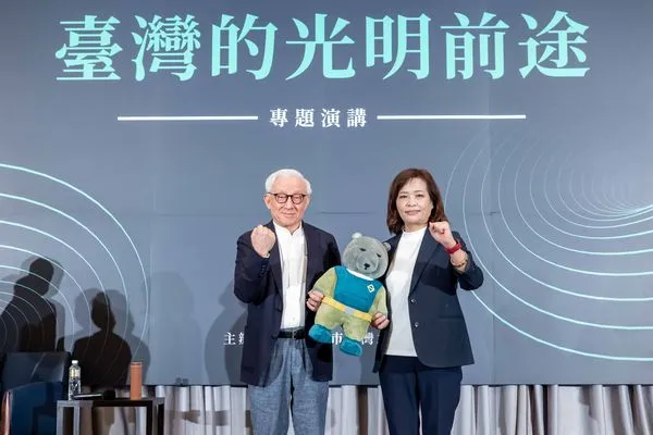 ▲▼聯電前董事長曹興誠今（6）日受邀至新竹市專題演講，民進黨立院總召柯建銘、新竹市長候選人沈慧虹擔任引言人。（圖／沈慧虹競總提供，下圖同）