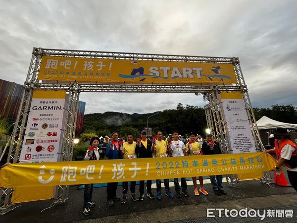 ▲知本溫泉馬拉松6日一早由東遊季7-11前廣場熱烈開跑。（圖／記者楊漢聲翻攝）