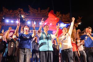 韓國瑜南下為蘇清泉助選　東港東隆宮造勢湧入萬名支持者