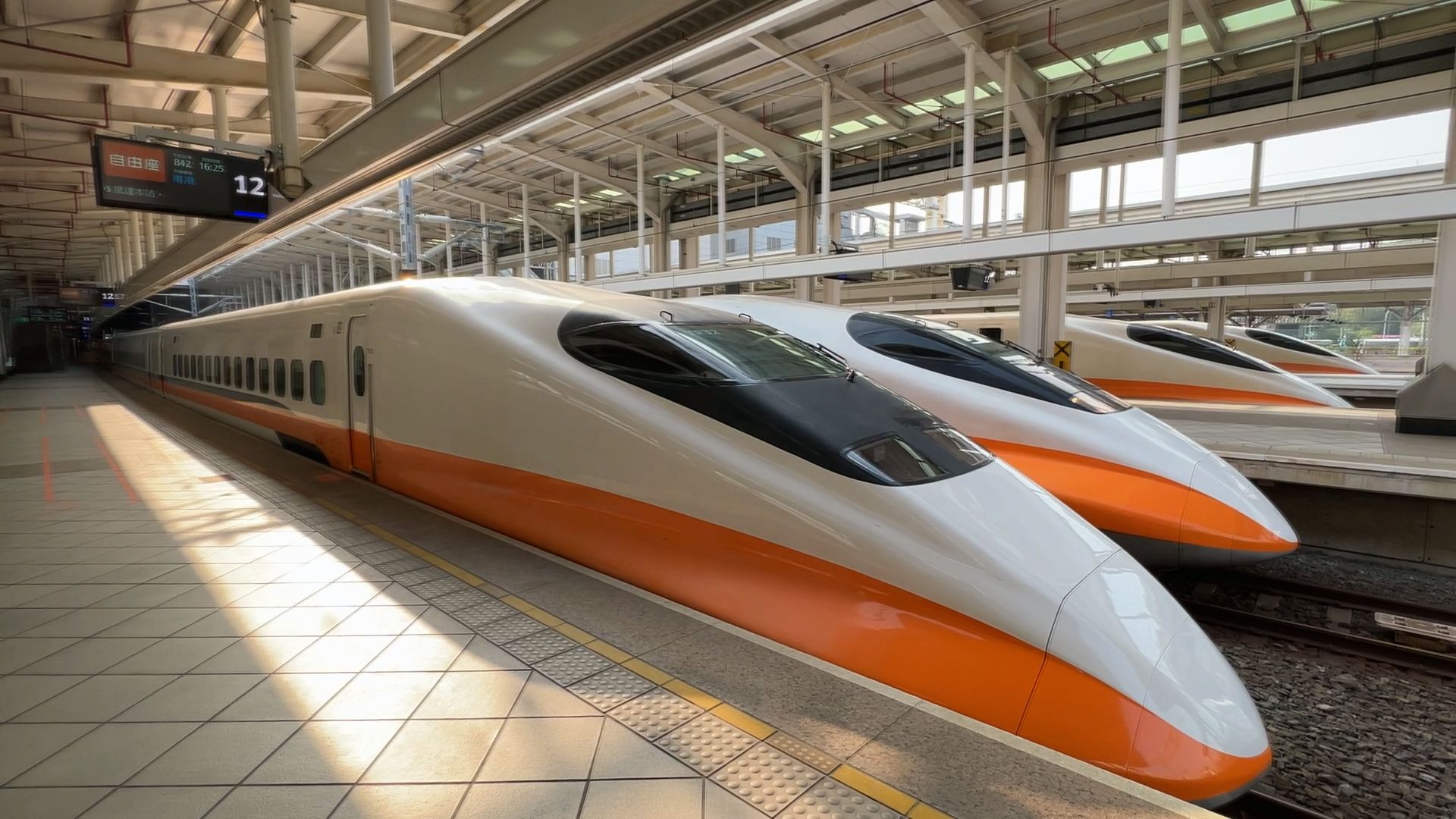 ▲▼高雄,左營,台灣高鐵,高鐵左營站,高鐵列車。（圖／記者姜國輝攝）