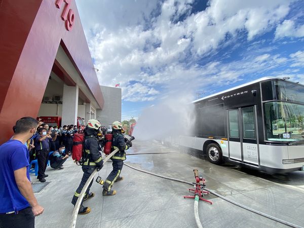 ▲電動公車將上路，彰化消防局火場演練。（圖／彰化消防局提供）