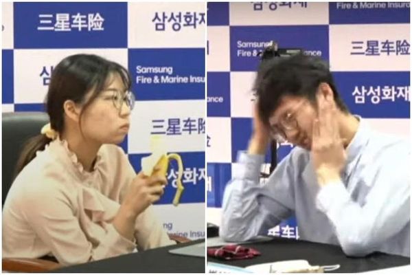 南韓女棋士崔精在半決賽淡定吃香蕉的畫面，與對手卞相壹因自責而情緒崩潰成鮮明反差。（翻攝自K바둑 YT頻道）