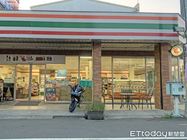 ▲統一超商騎樓。（圖／記者蔡佩旻攝）